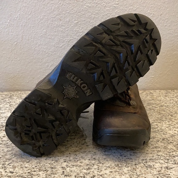 Yukon kids leather work boots. Used like new. Snow and water proof - Picture 9 of 9